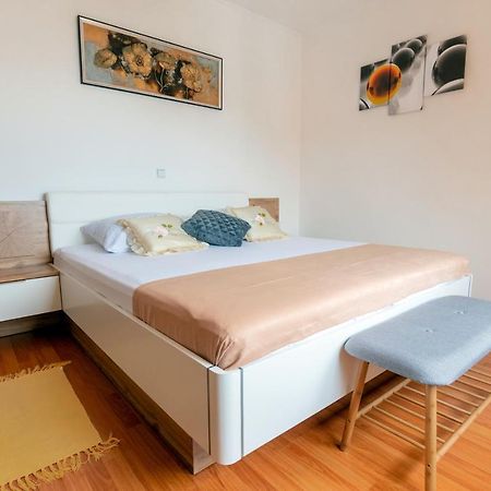 Apartmani Ivan ロパール エクステリア 写真