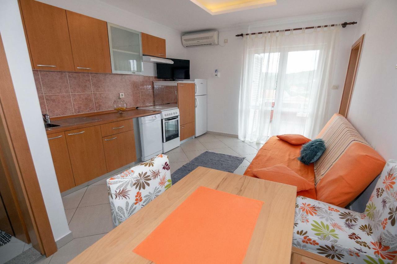 Apartmani Ivan ロパール エクステリア 写真