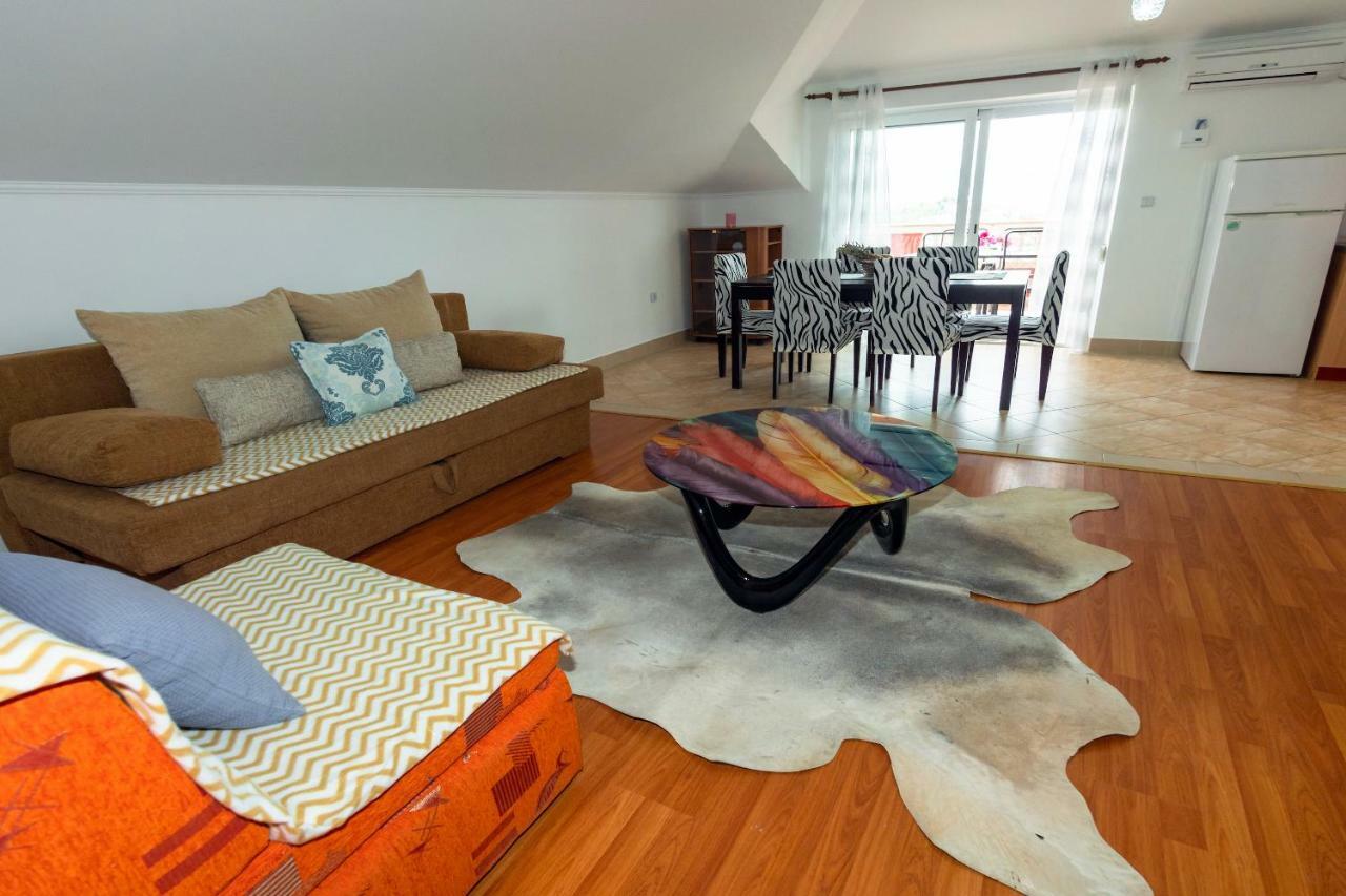 Apartmani Ivan ロパール エクステリア 写真