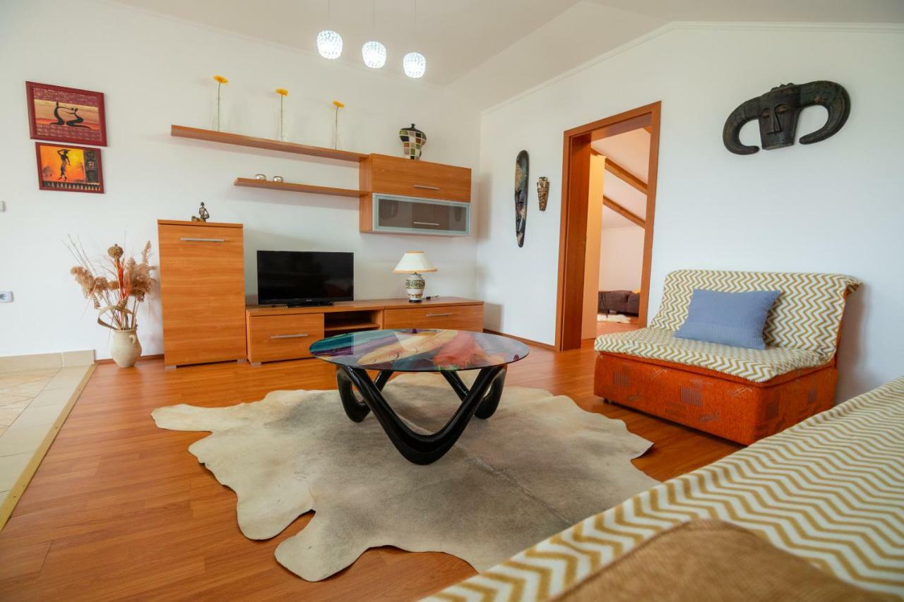 Apartmani Ivan ロパール エクステリア 写真