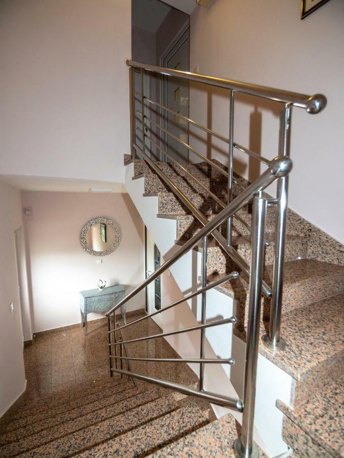 Apartmani Ivan ロパール エクステリア 写真