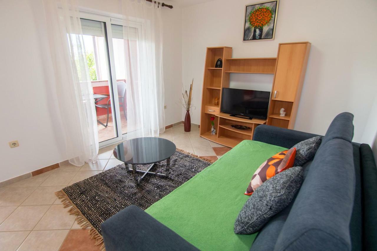 Apartmani Ivan ロパール エクステリア 写真
