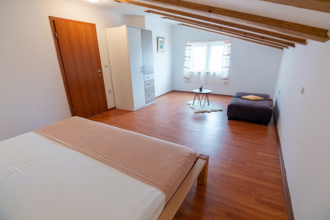 Apartmani Ivan ロパール エクステリア 写真