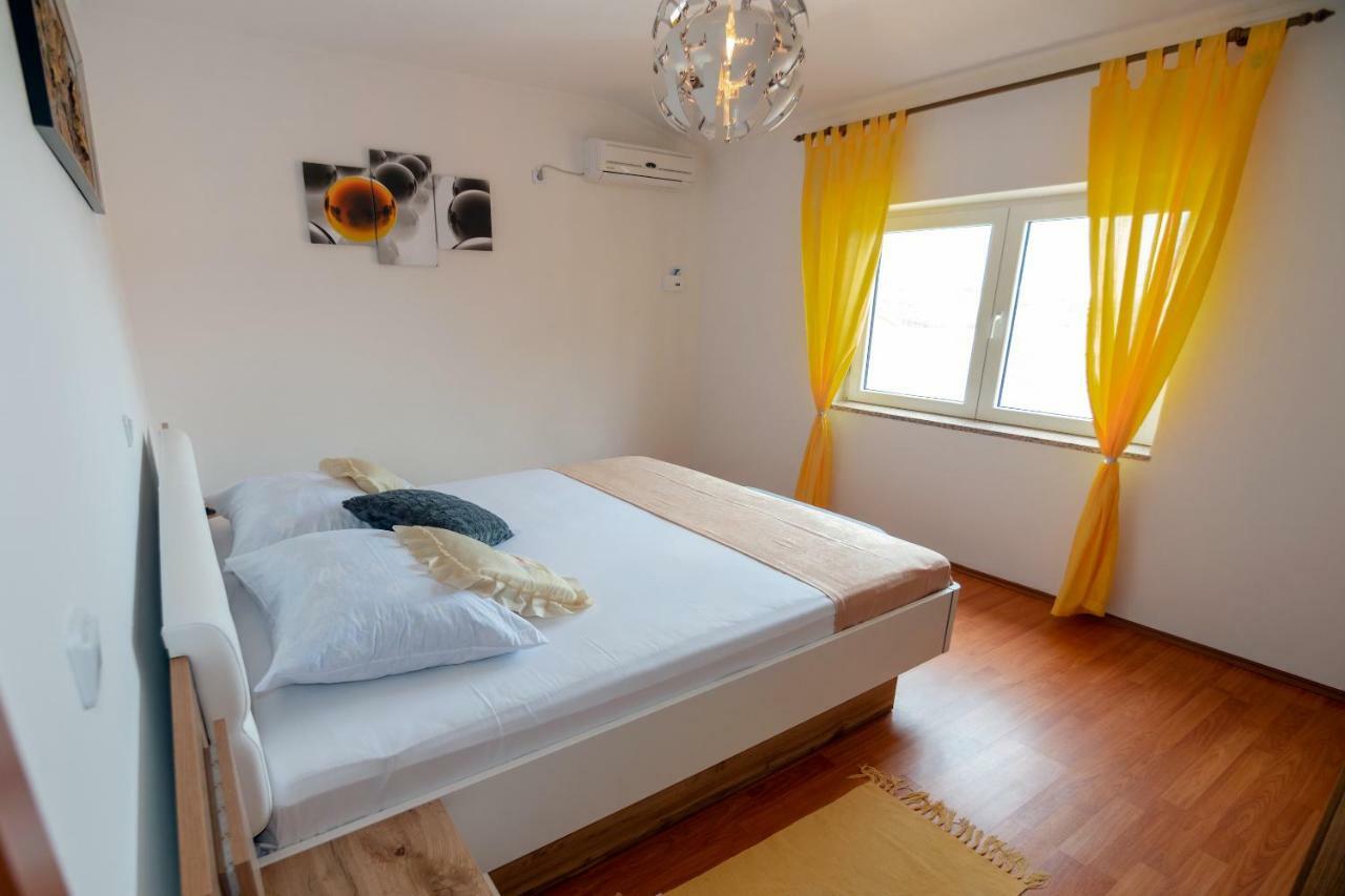 Apartmani Ivan ロパール エクステリア 写真