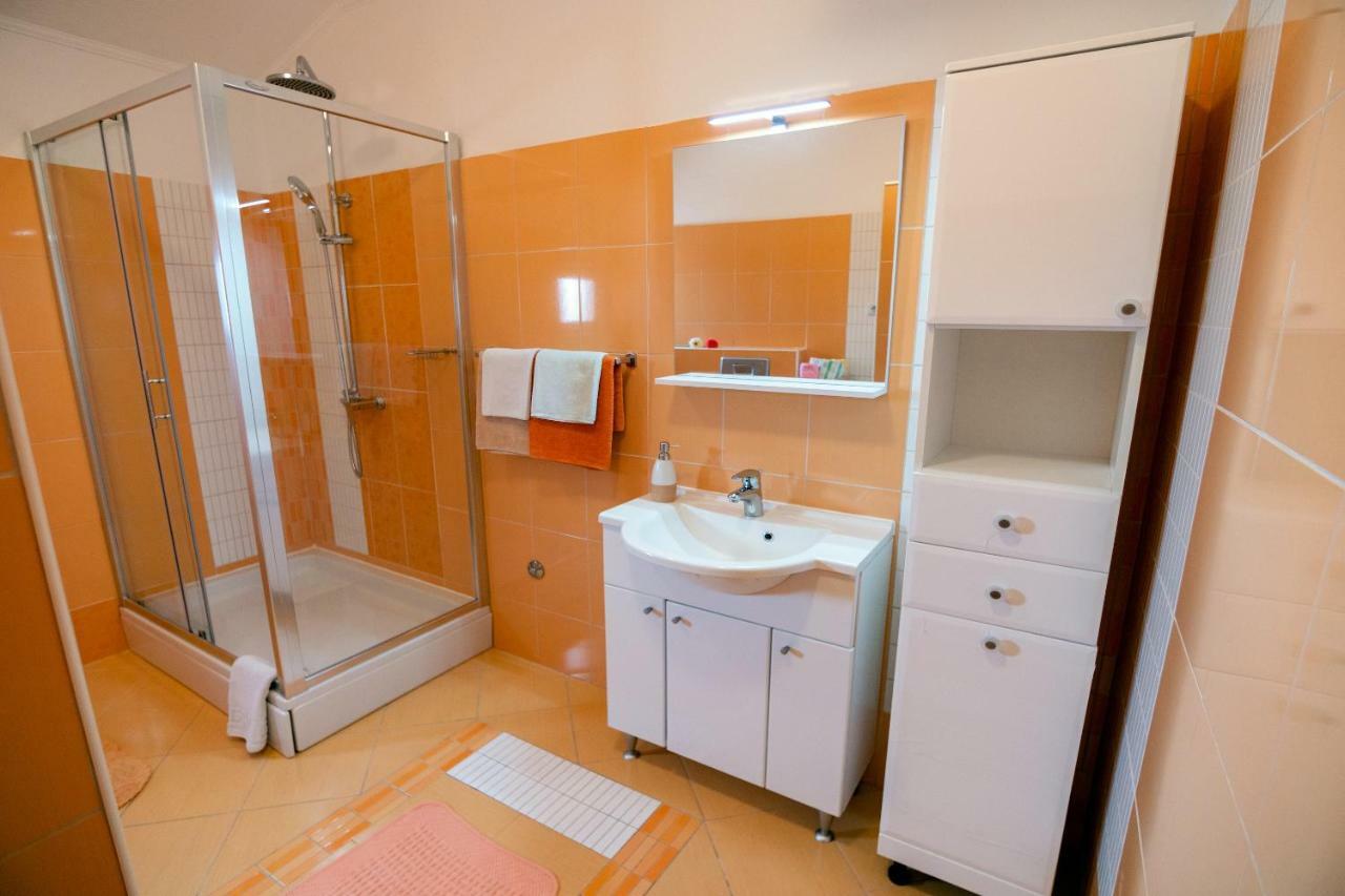 Apartmani Ivan ロパール エクステリア 写真