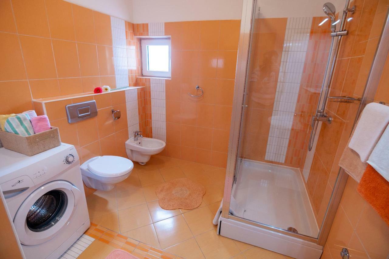 Apartmani Ivan ロパール エクステリア 写真