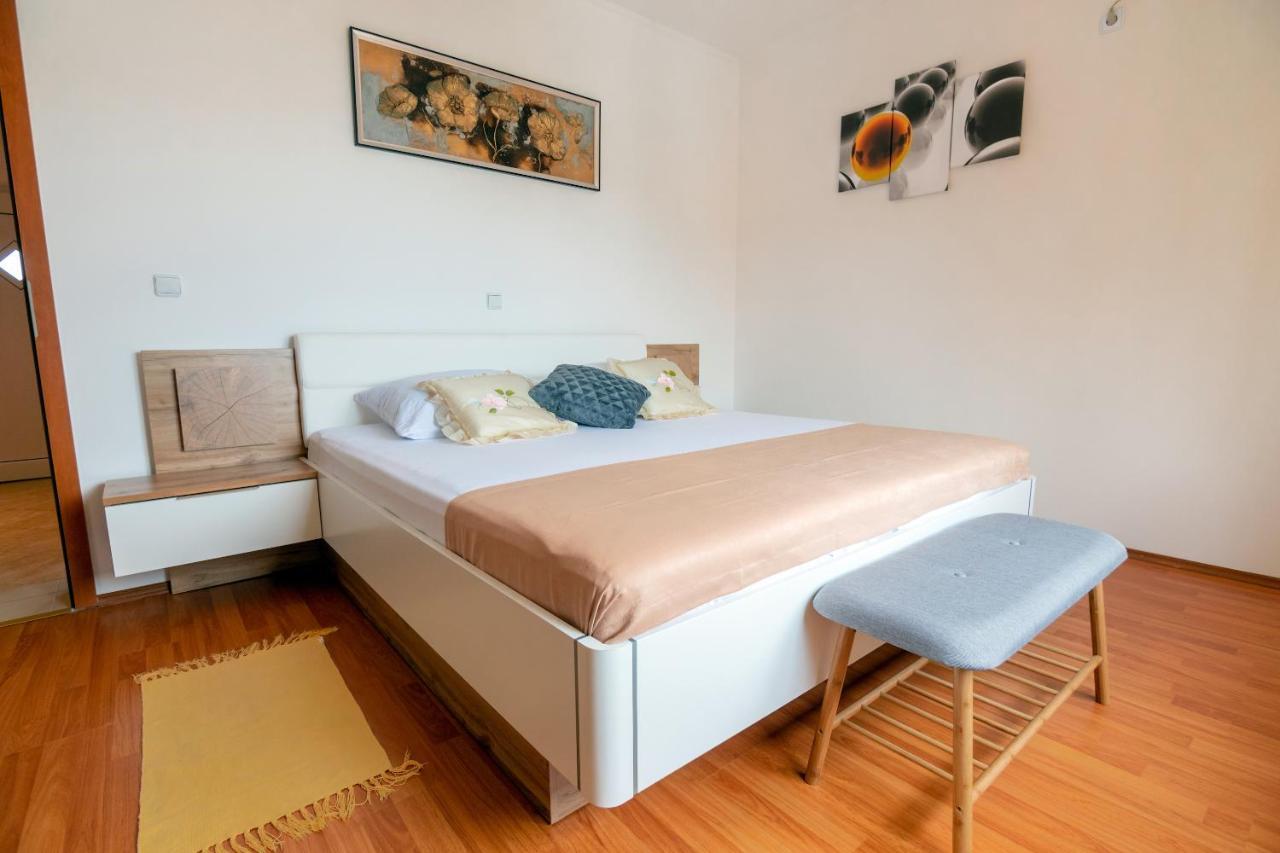 Apartmani Ivan ロパール エクステリア 写真