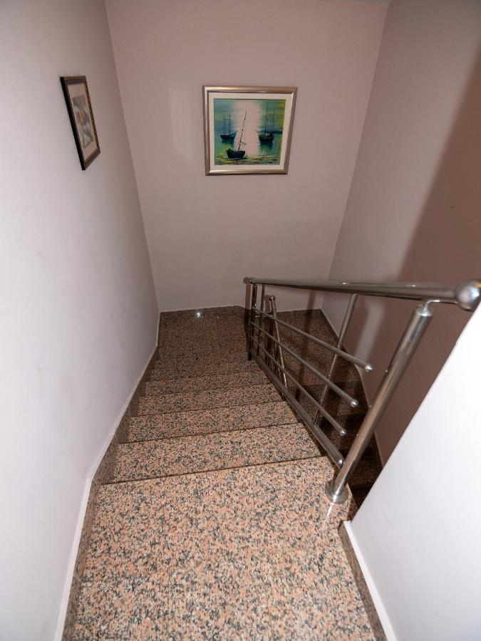Apartmani Ivan ロパール エクステリア 写真