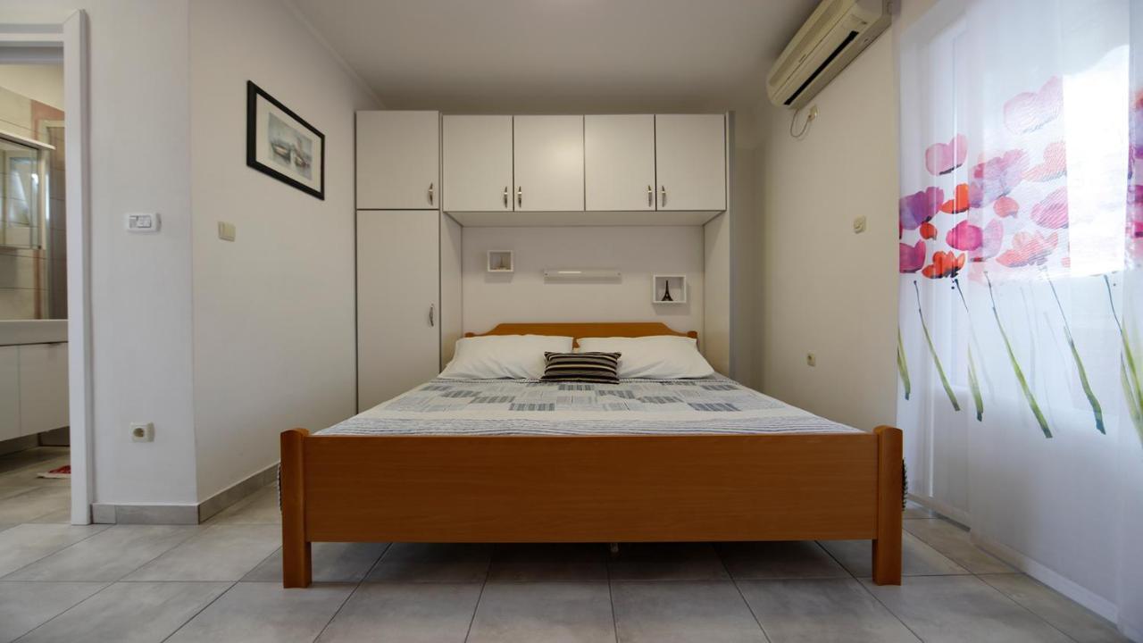 Apartmani Ivan ロパール エクステリア 写真