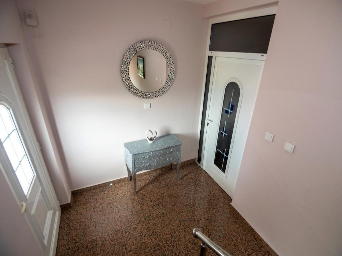 Apartmani Ivan ロパール エクステリア 写真